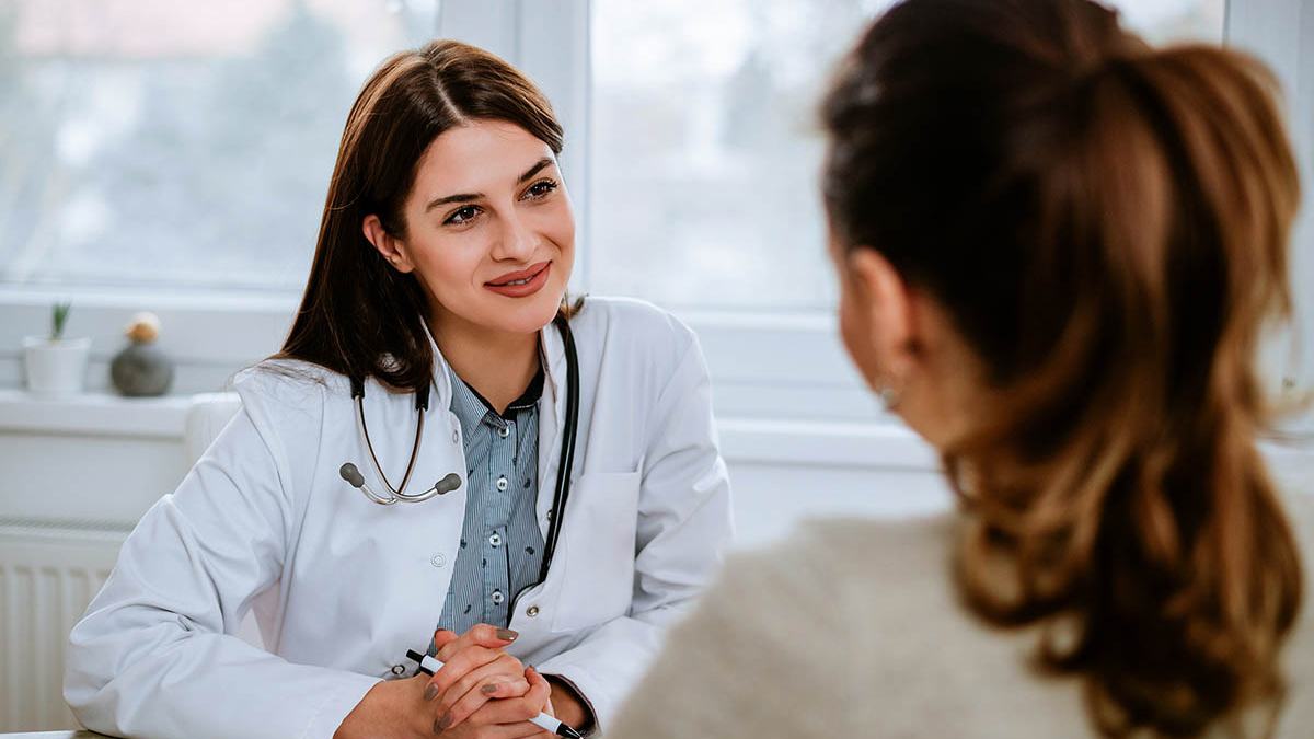 Woman meeting with a female doctor. Research shows that medical detox helps patients safely manage withdrawal symptoms